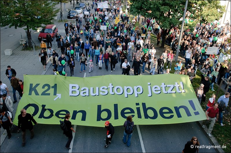 Erneut zehntausende gegen Stuttgart 21 auf der Straße Erneut zehntausende gegen Stuttgart 21 auf der Straße