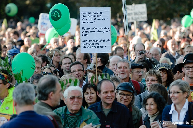 Erneut zehntausende gegen Stuttgart 21 auf der Straße Erneut zehntausende gegen Stuttgart 21 auf der Straße