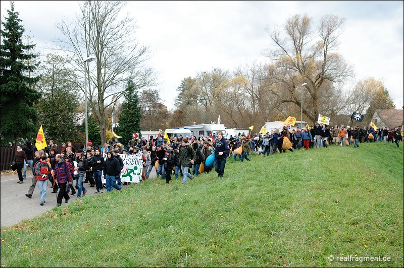 Castor 2010: Blockade in Berg, Protest in Karlsruhe