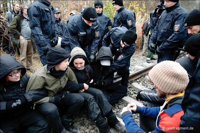 Castor 2010: Blockade in Berg, Protest in Karlsruhe