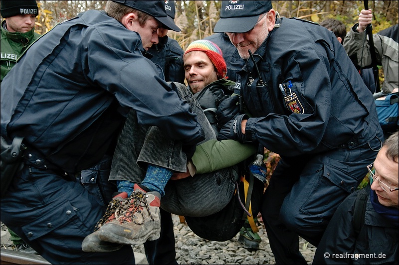 Castor 2010: Blockade in Berg, Protest in Karlsruhe