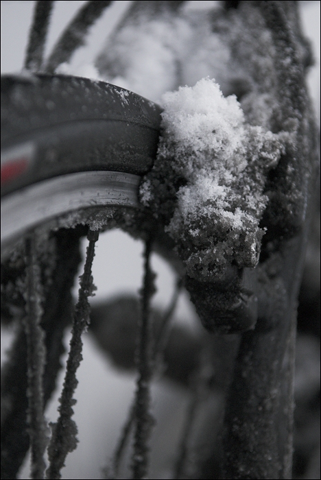 Fahrrad mit Schnee