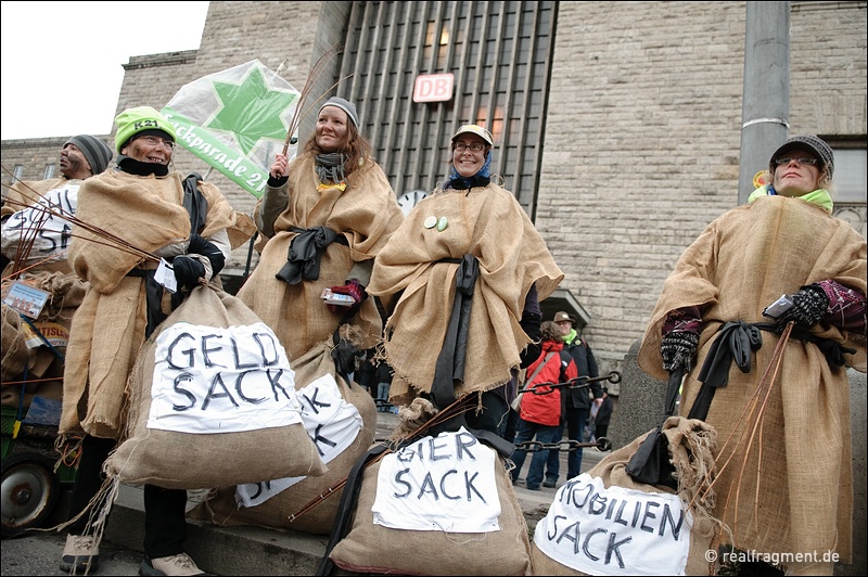 Protest plus gegen Stuttgart 21 plus