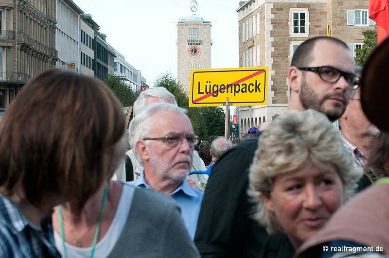 Demozug nach der Kundgebung: 'Lügenpack'