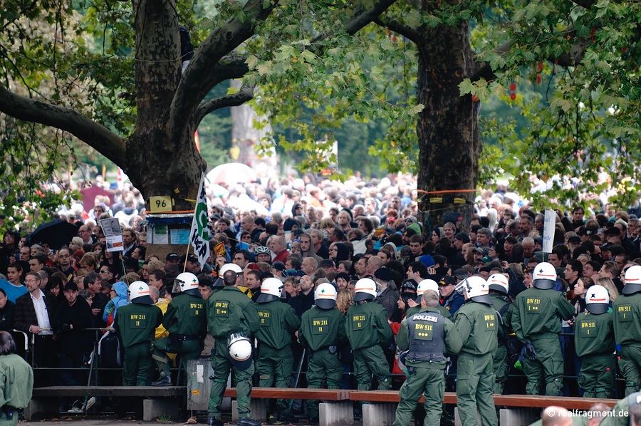 Tenthousands of people were protesting against the chopping